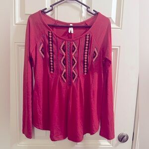 Roper Red Geometric Embroidered Long Sleeve Tee.  Women’s size medium.